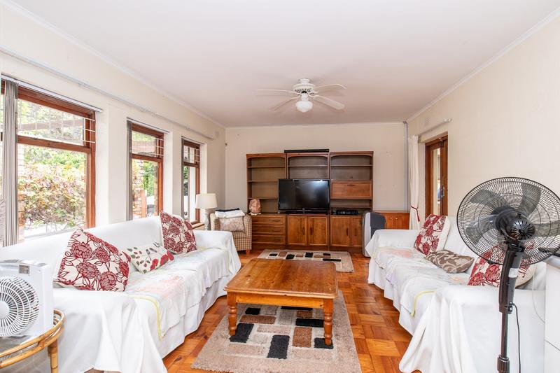 To Let 4 Bedroom Property for Rent in Meadowridge Western Cape